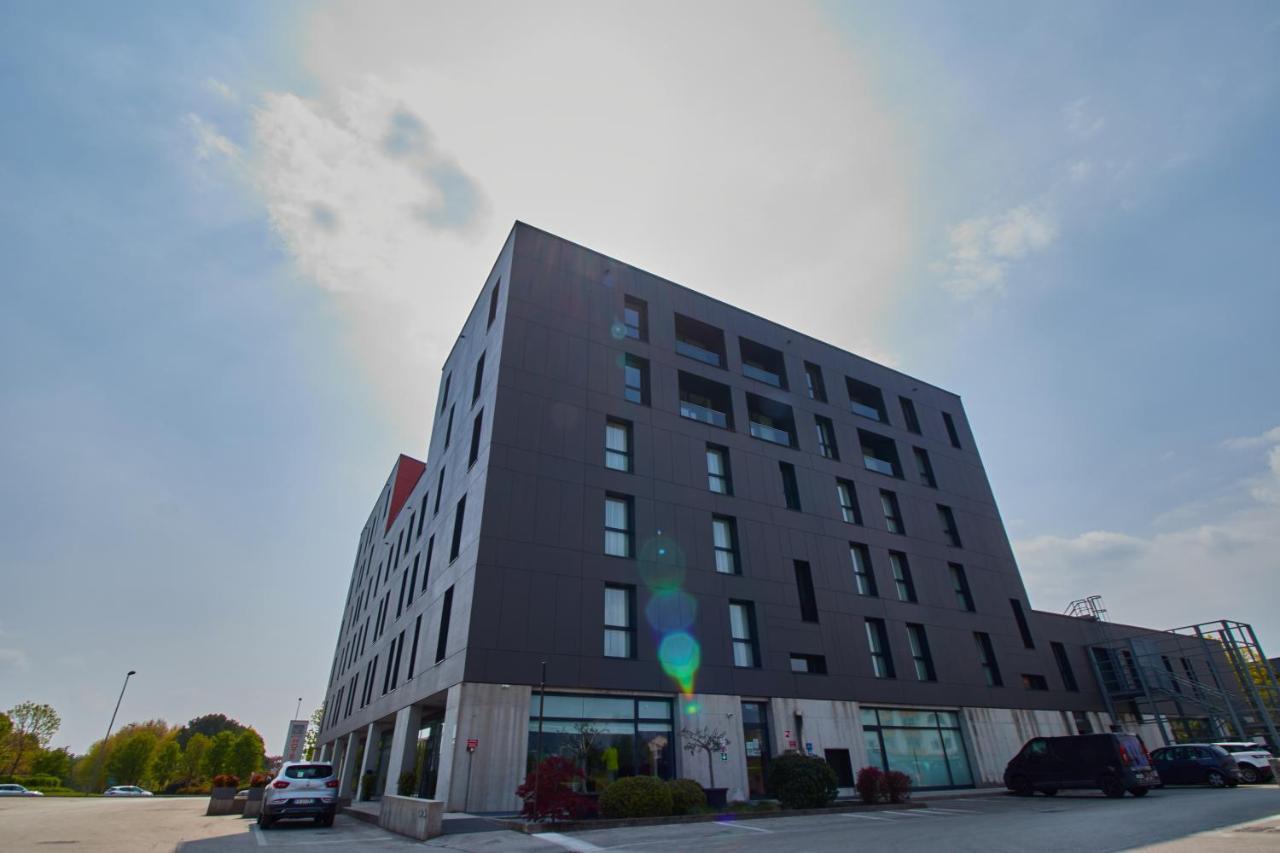 Piazza Lira Schio Residence מראה חיצוני תמונה